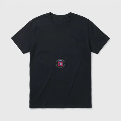 Fort Bragg Airborne Division T-Shirt – 82nd Airborne Division patch with text ring – Classic T-Shirt in Black