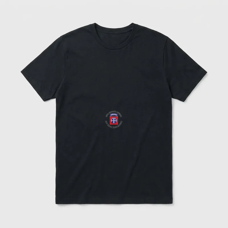 Fort Bragg Airborne Division T-Shirt – 82nd Airborne Division patch with text ring – Classic T-Shirt in Black