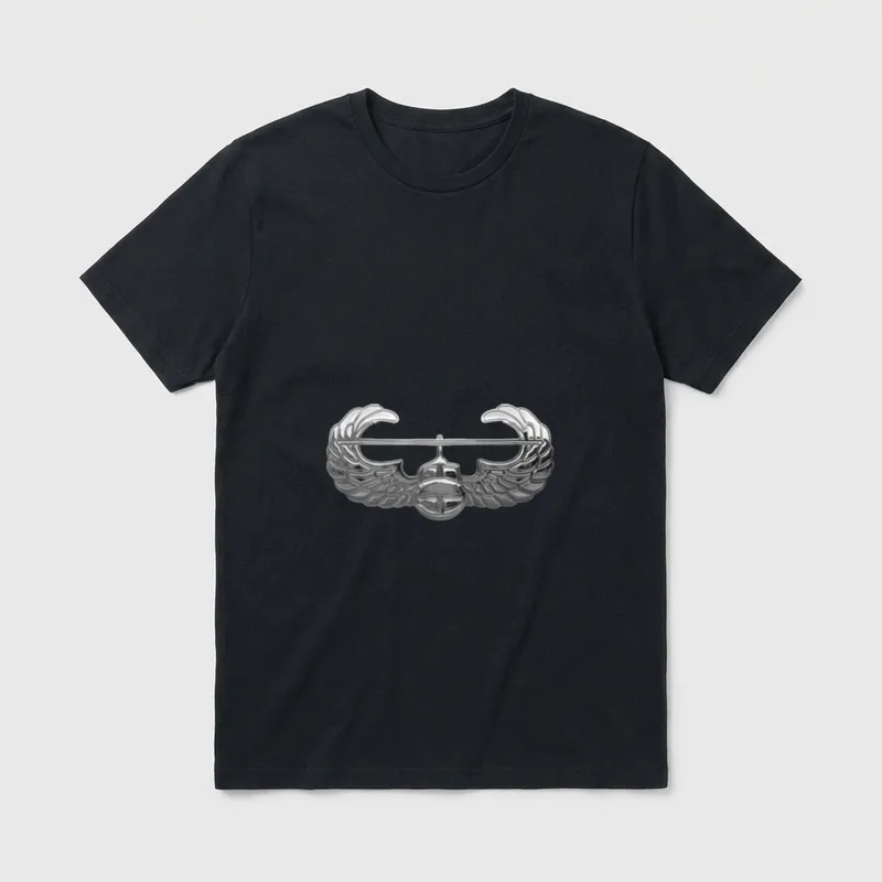 Army Air Assault Badge T-Shirt – Silver Air Assault Badge with wings and helicopter – Classic T-Shirt in Black