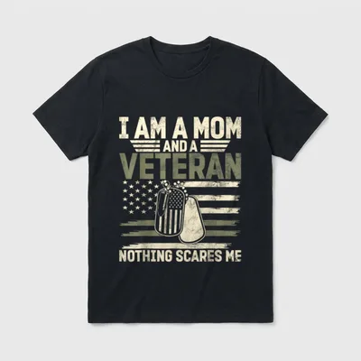Women Soldier Veteran's Day T-Shirt – I am a mom and a veteran nothing scares me with dog tags – Classic T-Shirt in Black