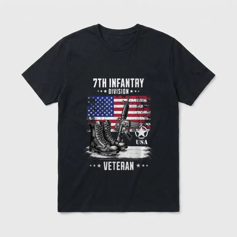 SoldierTees 7th Infantry Division Veteran Distressed T-Shirt – Classic T-Shirt in Black