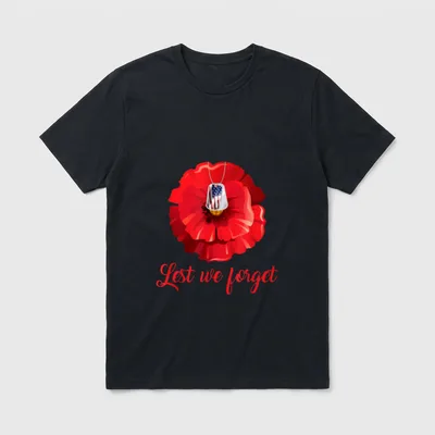 Veterans Day Lest T-Shirt – Red poppy flower with military dog tag and "Lest we forget" text – Classic T-Shirt in Black