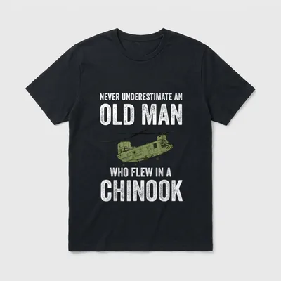CH-47 Chinook Helicopter Veteran T-Shirt – Never underestimate an old man who flew in a Chinook – Classic T-Shirt in Black