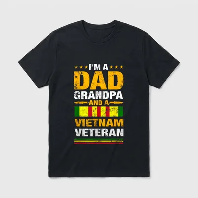 Dad Grandpa Veteran Day T-Shirt – I'M A DAD GRANDPA AND A VIETNAM VETERAN with flag stripes – Classic T-Shirt in Black