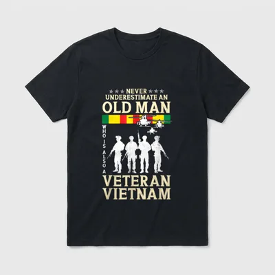 Underestimate an OLD MAN Vietnam Flag T-Shirt – Classic T-Shirt in Black