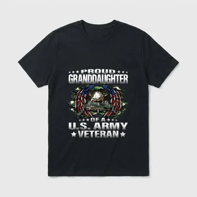 US Army Veteran Granddaughter T-Shirt – Proud Granddaughter of a US Army Veteran – Classic T-Shirt in Black