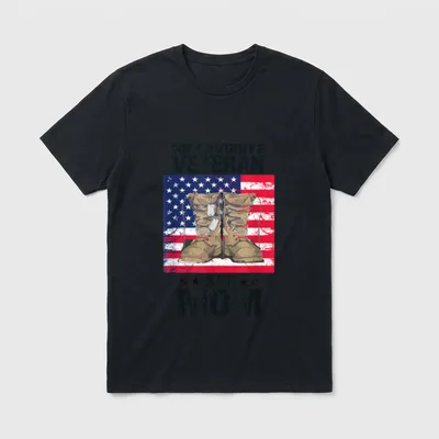 Proud Veteran Mom T-Shirt – Classic T-Shirt in Black
