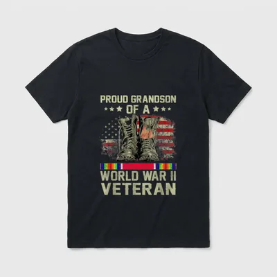 World War 2 Vet WWII Grandson T-Shirt – Proud Grandson of a World War II Veteran text with boots – Classic T-Shirt in Black