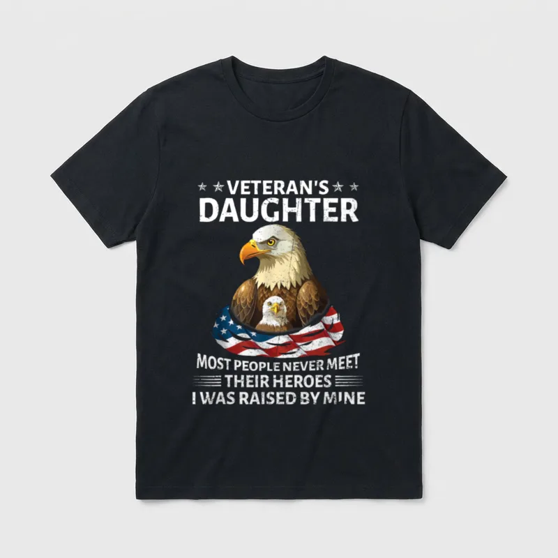 Patriotic US Veteran's Daughter T-Shirt – VETERAN'S DAUGHTER text with two bald eagles and flag – Classic T-Shirt in Black