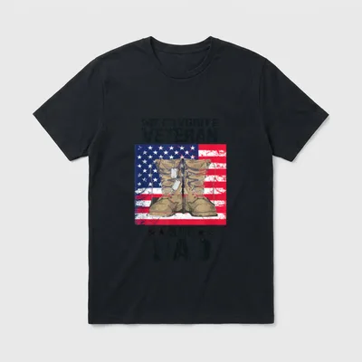 Proud Military Dad T-Shirt – MY FAVORITE VETERAN IS MY DAD with combat boots and dog tags – Classic T-Shirt in Black