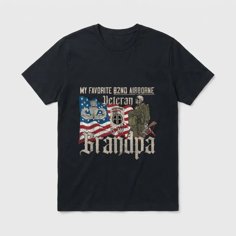 82nd Airborne Division Veteran T-Shirt – Text: My Favorite 82nd Airborne Veteran Is My Grandpa – Classic T-Shirt in Black