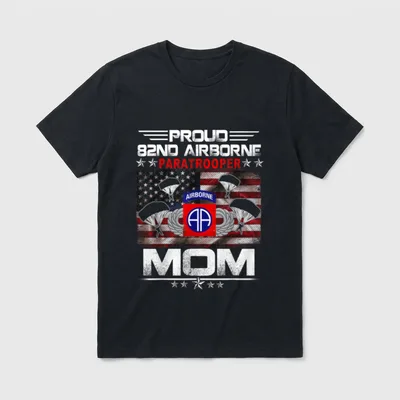 82nd Airborne Mom T-Shirt – PROUD 82ND AIRBORNE PARATROOPER MOM with paratroopers and insignia – Classic T-Shirt in Black