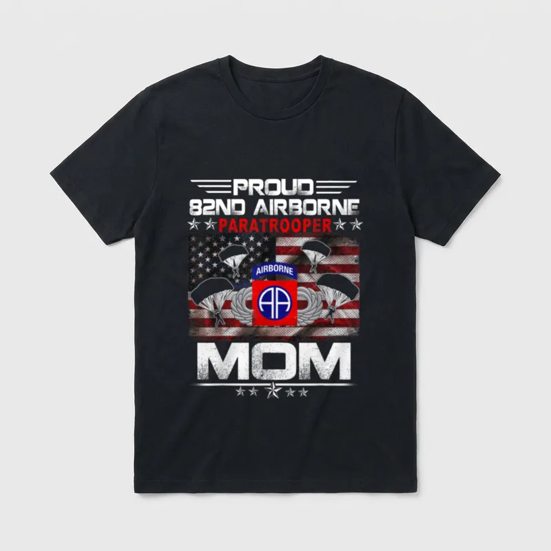 82nd Airborne Mom T-Shirt – PROUD 82ND AIRBORNE PARATROOPER MOM with paratroopers and insignia – Classic T-Shirt in Black