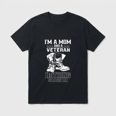 Military Mom Fearless T-Shirt – I'M A MOM AND A VETERAN NOTHING SCARES ME with combat boots – Classic T-Shirt in Black