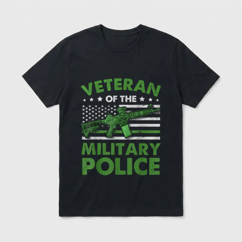 MP Retirement Gift T-Shirt – VETERAN OF THE MILITARY POLICE with rifle and flag – Classic T-Shirt in Black