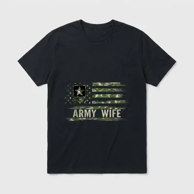 Army Wife Camo American Flag T-Shirt – U.S.ARMY badge with star and ARMY WIFE text in camouflage – Classic T-Shirt in Black
