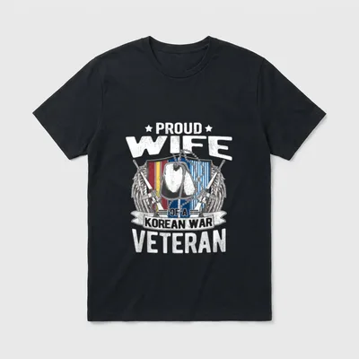 Veteran's Wife Honor T-Shirt – Text reading Proud Wife Of A Korean War Veteran with dog tags – Classic T-Shirt in Black