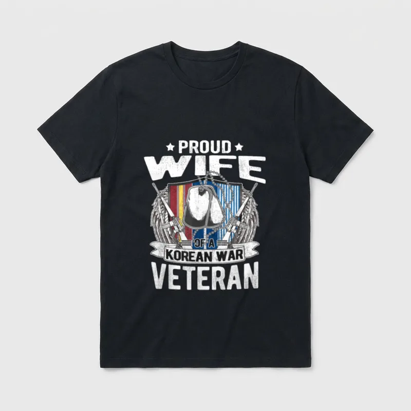 Veteran's Wife Honor T-Shirt – Text reading Proud Wife Of A Korean War Veteran with dog tags – Classic T-Shirt in Black