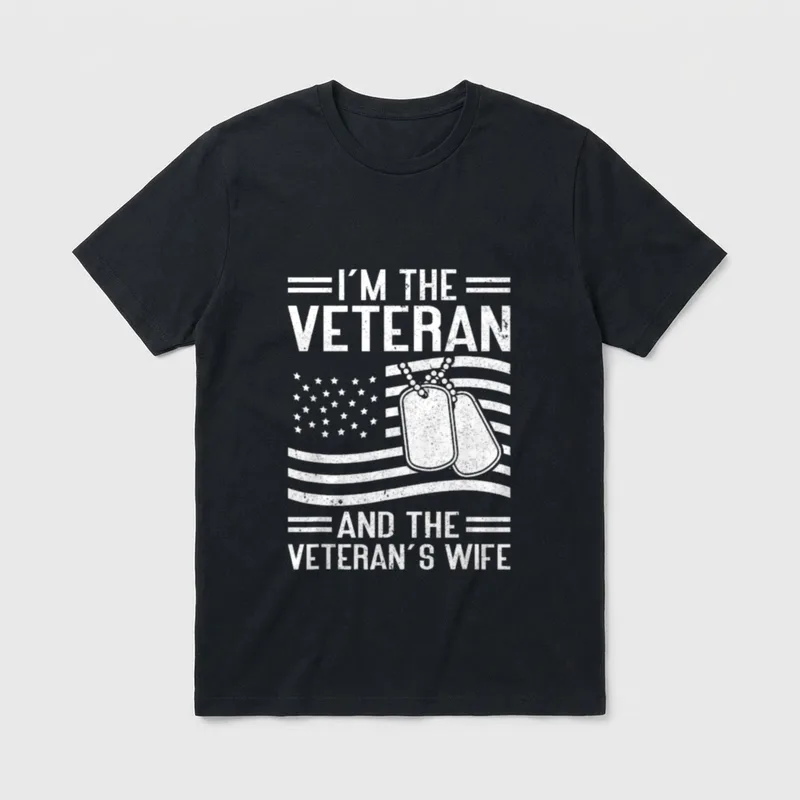 American Veteran's Wife T-Shirt – I'M THE VETERAN AND THE VETERAN'S WIFE text with dog tags – Classic T-Shirt in Black