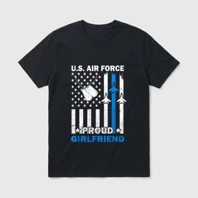 Air Force Girlfriend Proud T-Shirt – U.S. AIR FORCE PROUD GIRLFRIEND with dog tags and jets – Classic T-Shirt in Black