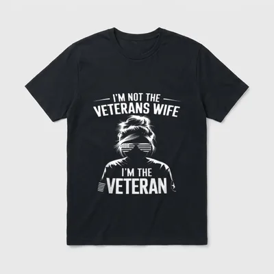Woman Veteran Shirt T-Shirt – Silhouette of female veteran with bun hair and flag sunglasses – Classic T-Shirt in Black